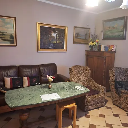 Lipowy Dworek Farm stay *