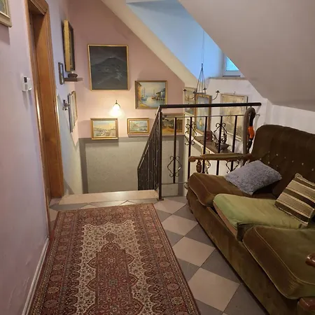 Lipowy Dworek Farm stay *